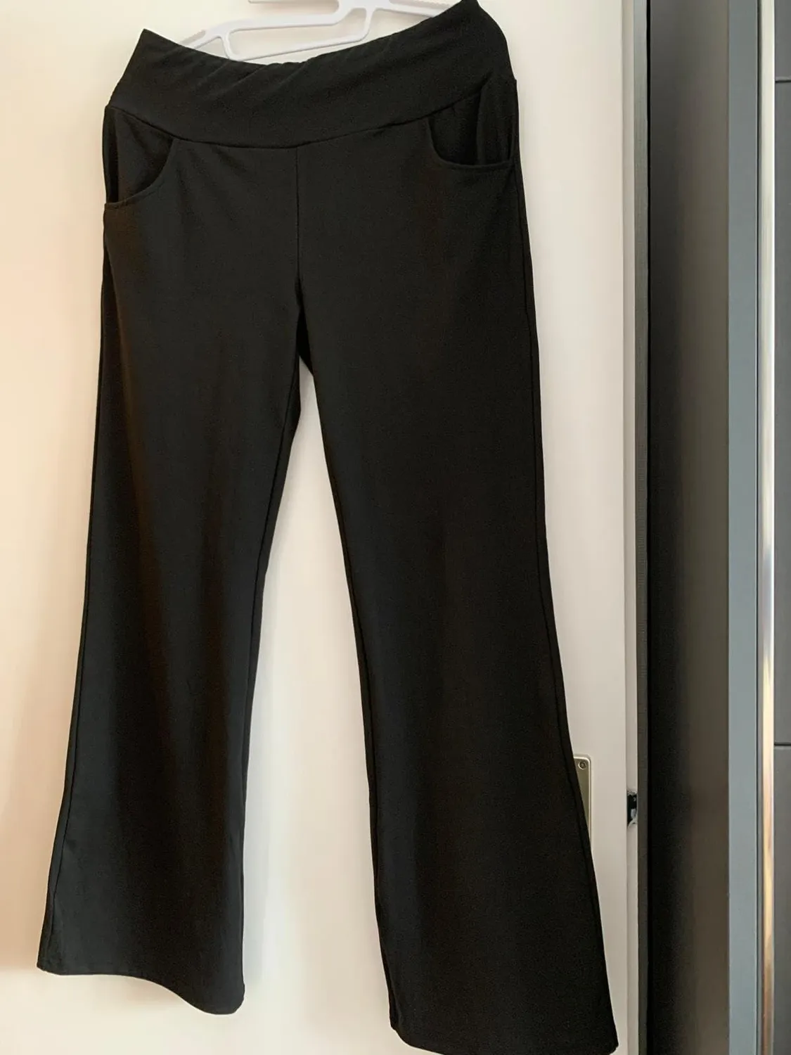 SINOPHANT Yogahose Flared High Waist Schwarz mit Taschen