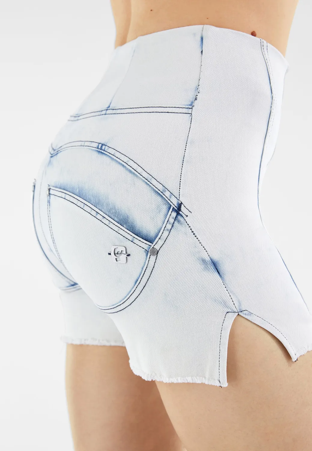 Freddy WR.UP Denim Shorts J93N Push-up hoch