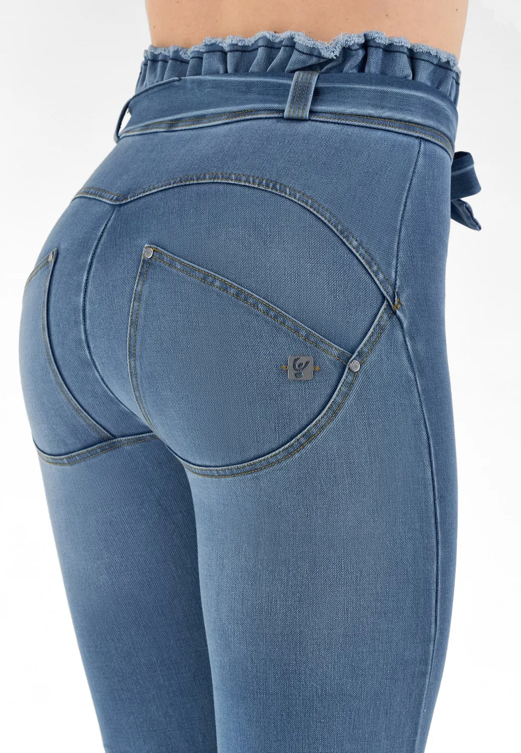 Freddy WR.UP Flare 7/8 Jeans hellblau Gürtel formend