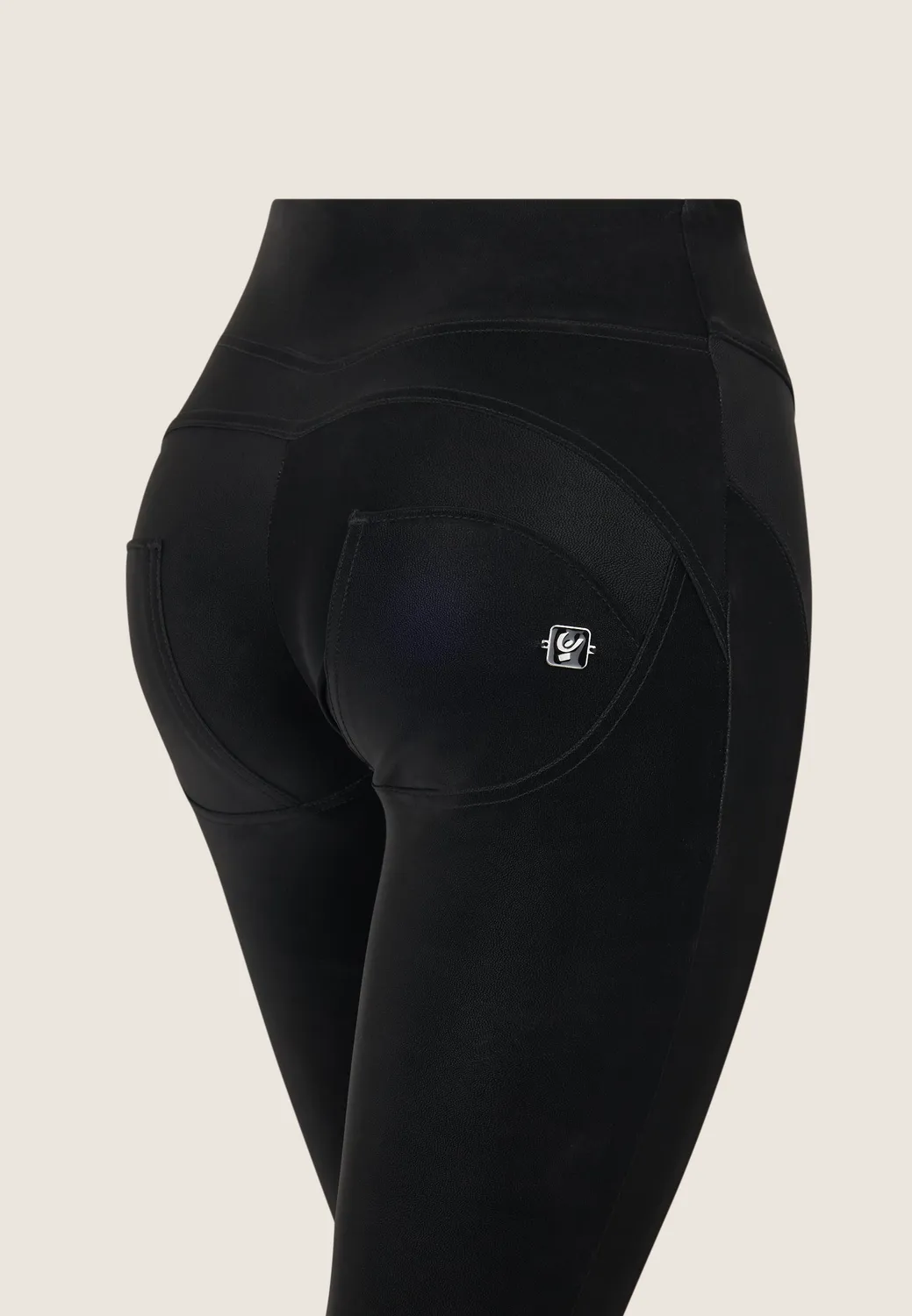 Freddy WR.UP Mini-Flare Hose Wet-Look schwarz