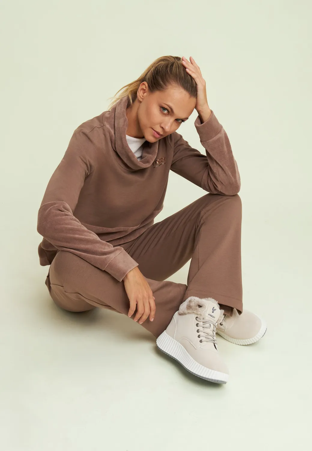 Freddy Sweatshirt Damen Samt Stehkragen Schwarz Strass