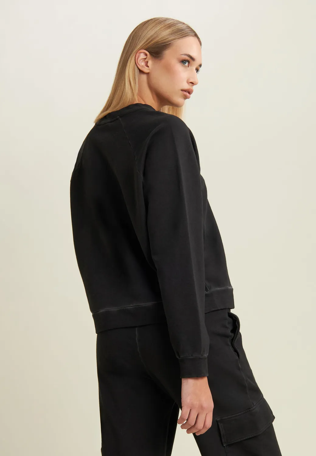 Freddy Cropped Sweatshirt Black Cold Dyed kurz