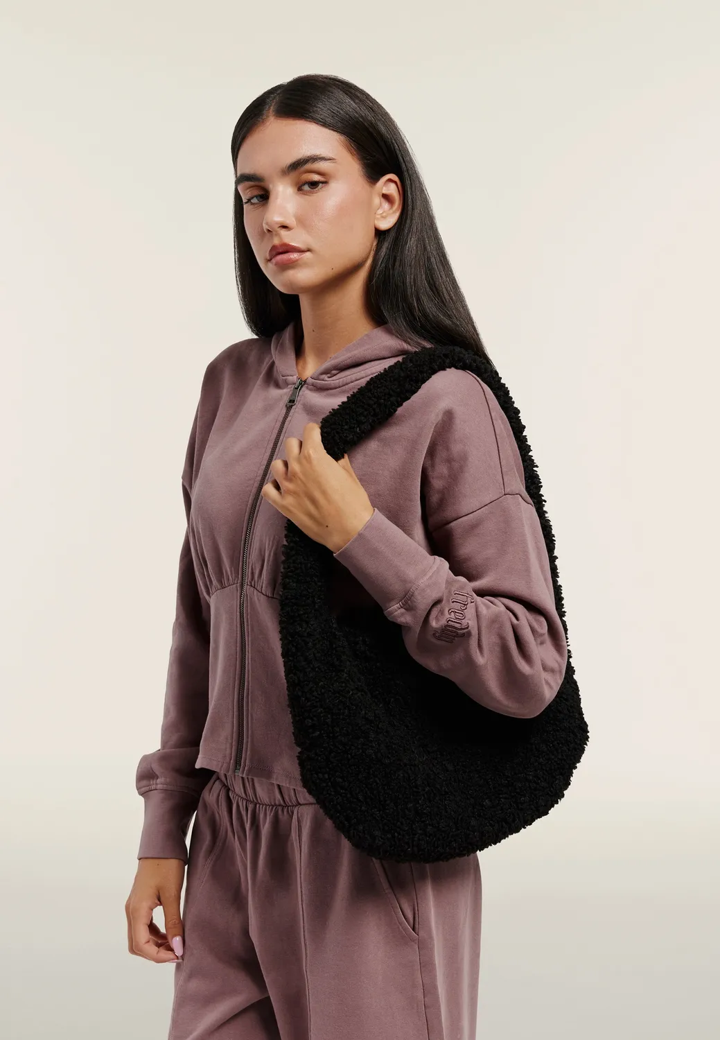 Freddy Damen Schultertasche Sherpa Schwarz Plüsch
