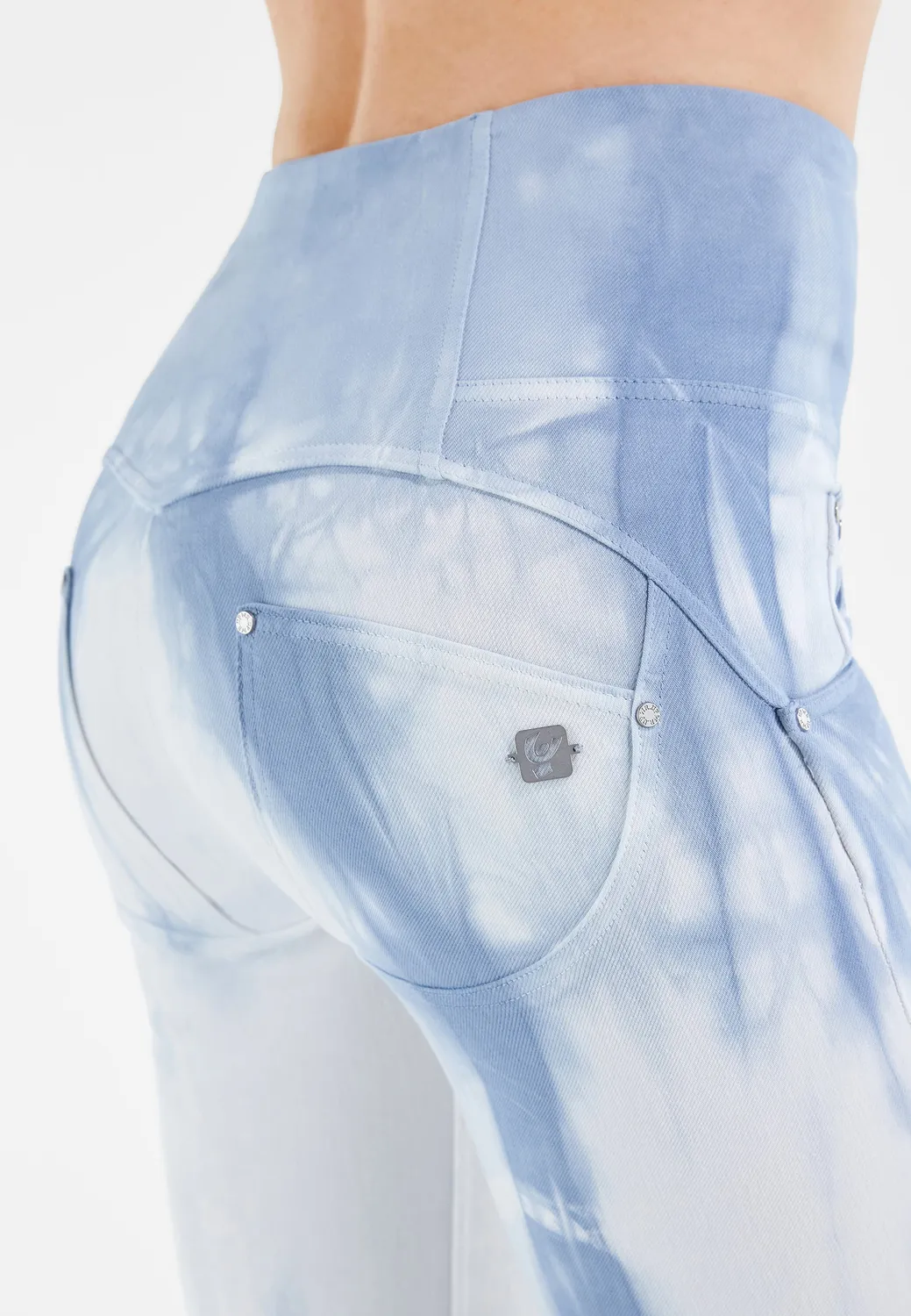 Freddy WR.UP Cropped Gabardine Hose Tie Dye White On Pink Push-up