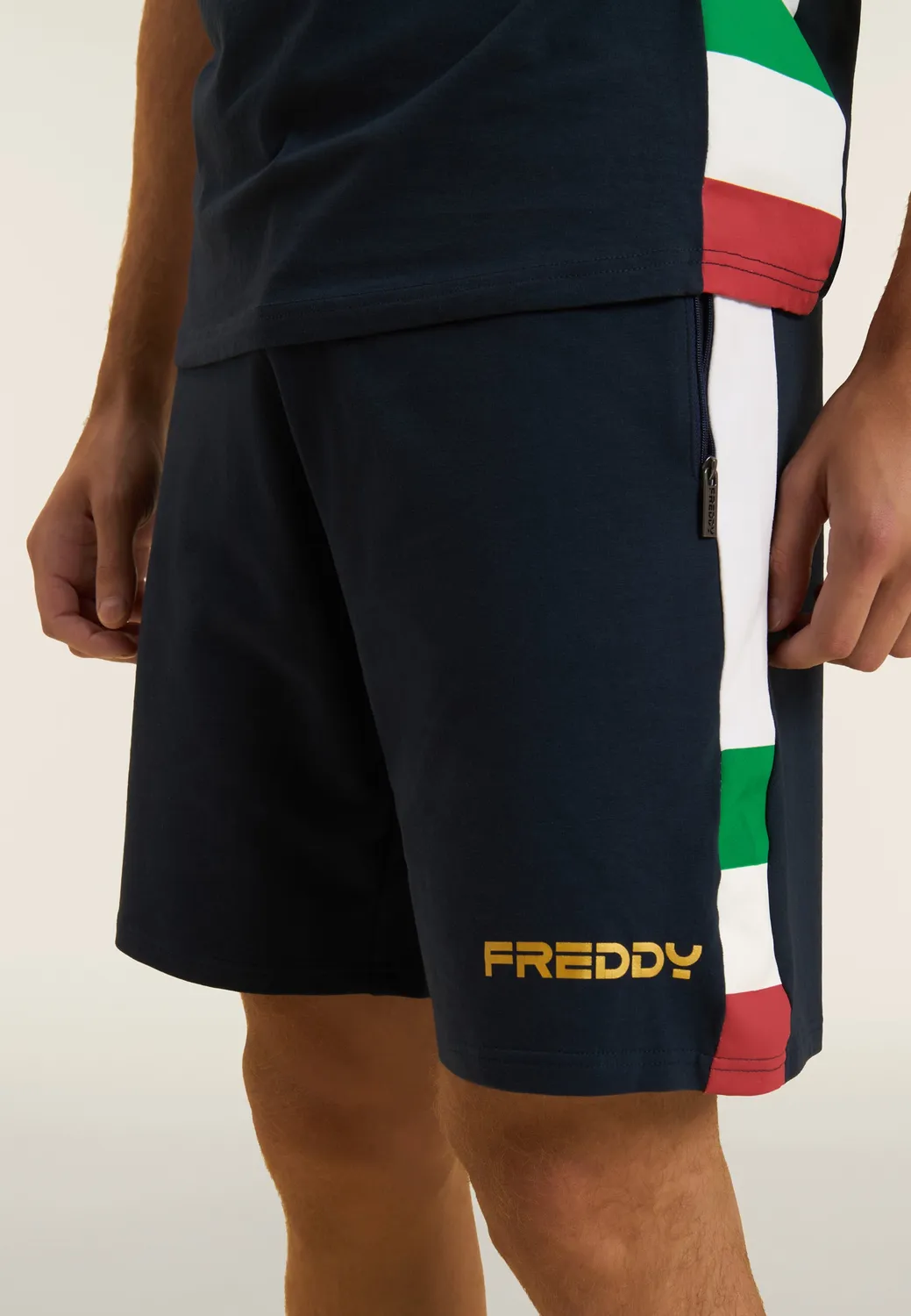 Freddy Italia FGI Shorts French Terry Blau über Knie