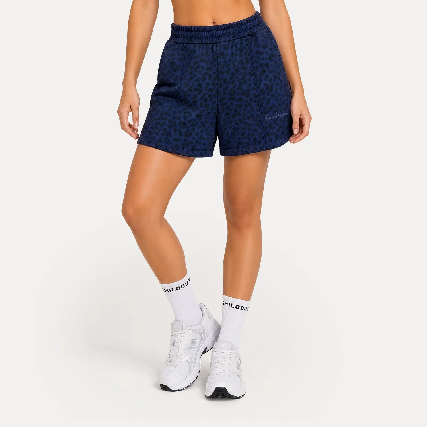 Smilodox Zumira LEO Sweat-Shorts Damen Schwarz-Leo Oversize