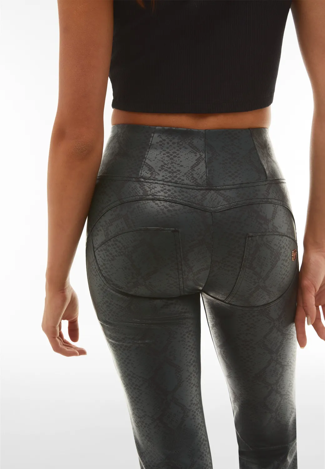 Freddy WR.UP Snake Flare Cropped Kunstlederhose Blue Push-up