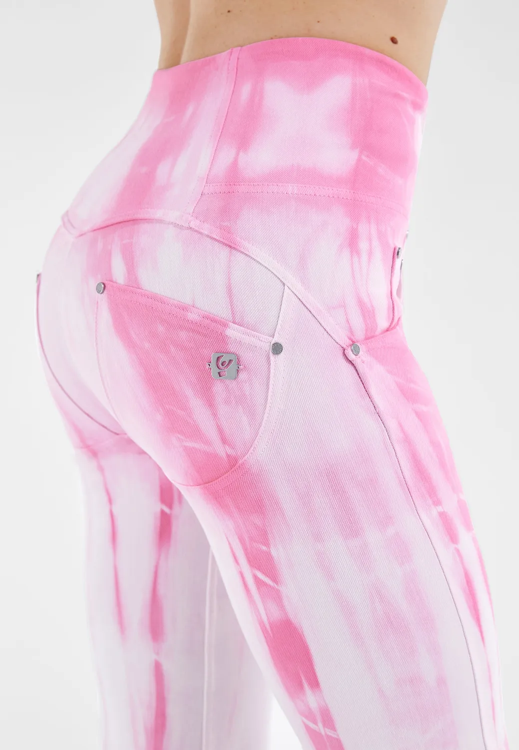Freddy WR.UP Cropped Gabardine Hose Tie Dye White On Pink Push-up