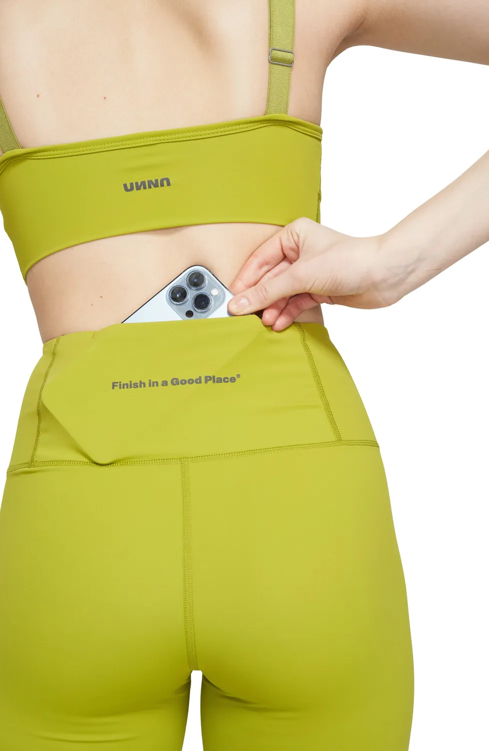 UNNA Good Place Shorts Laufshorts goldgrün mit Handytasche