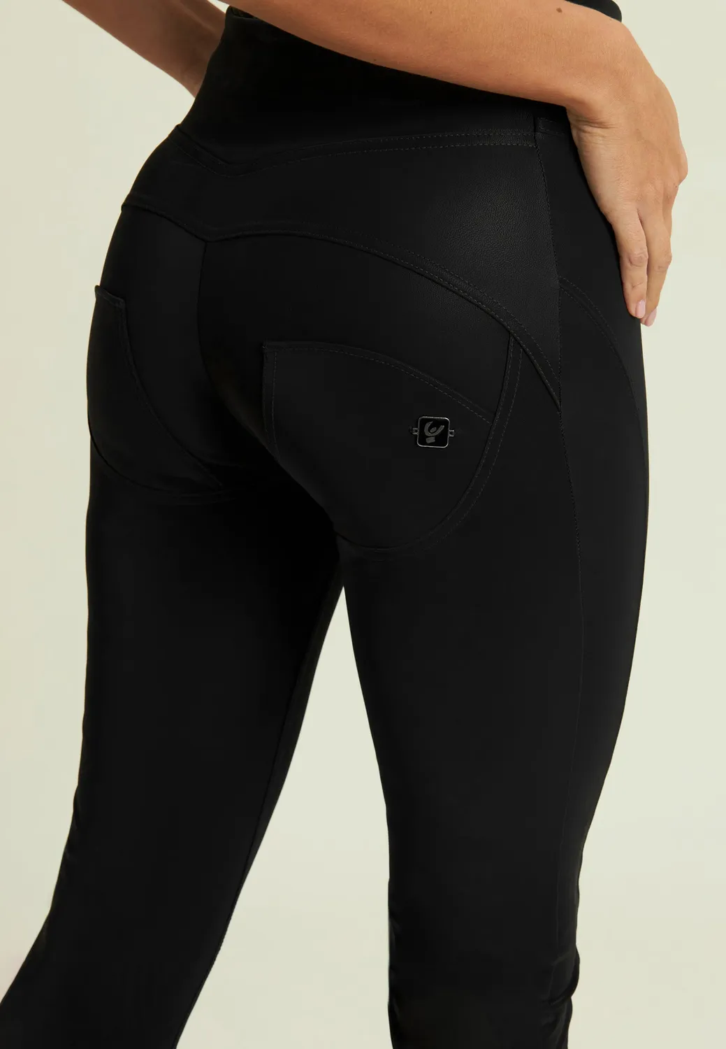 Freddy WR.UP Mini-Flare Hose Wet-Look schwarz