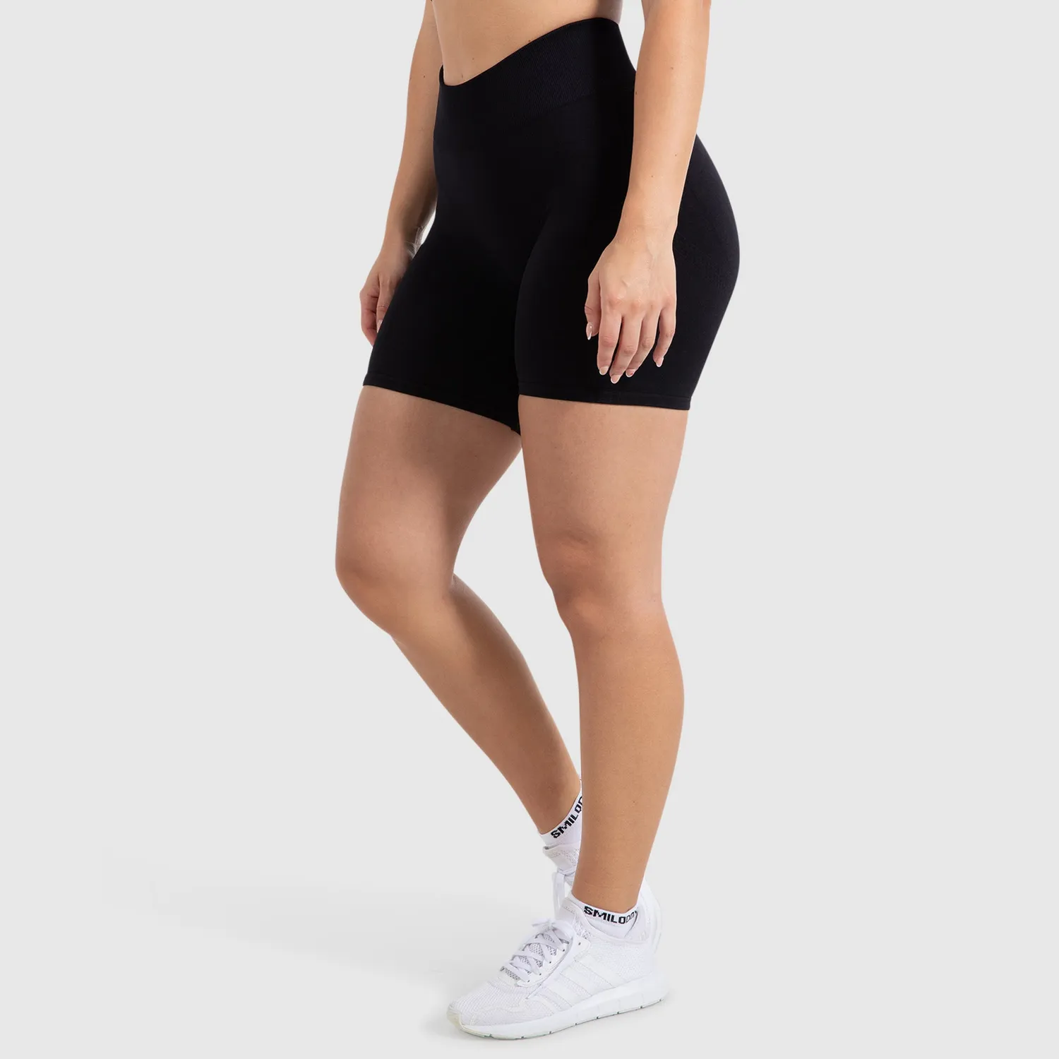 Smilodox Cetrina Scrunch Shorts Damen schwarz seamless