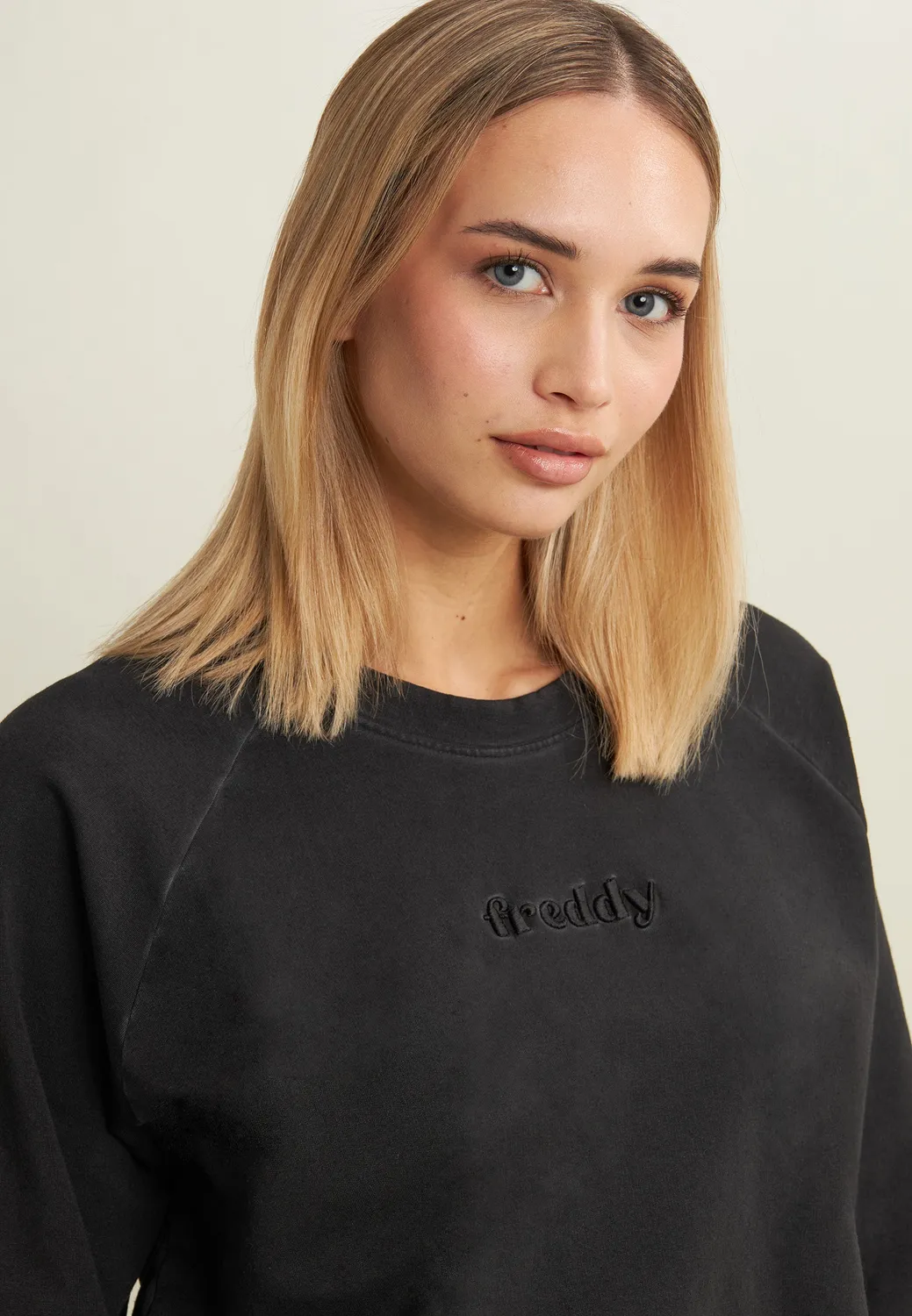 Freddy Cropped Sweatshirt Black Cold Dyed kurz
