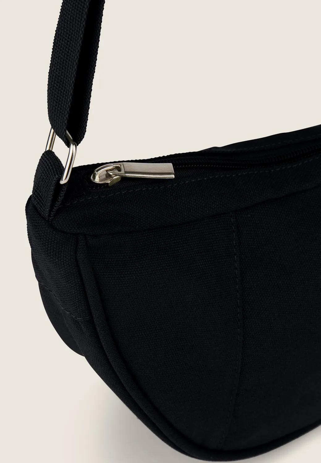 Freddy Schultertasche Canvas Halbmond Aloe Reissverschluss