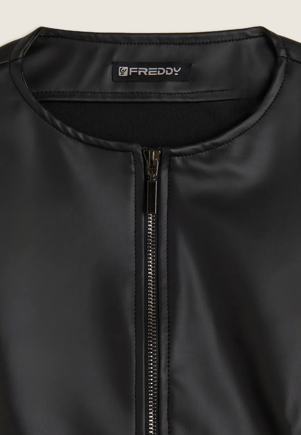 Freddy Cropped Jacke Schwarz Kunstleder mit Reissverschluss