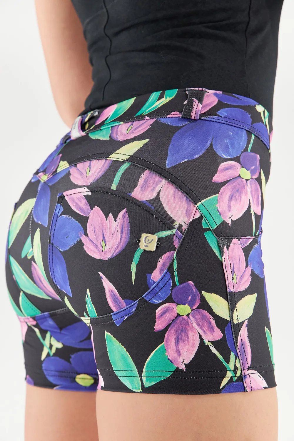 Freddy WR.UP Shorts Technik Blumen schwarz