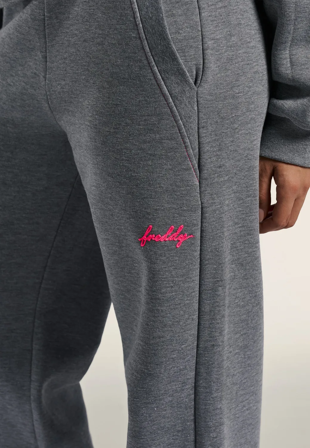 Freddy Wide Leg Hose Grigio Mélange mit Pink-Nähten