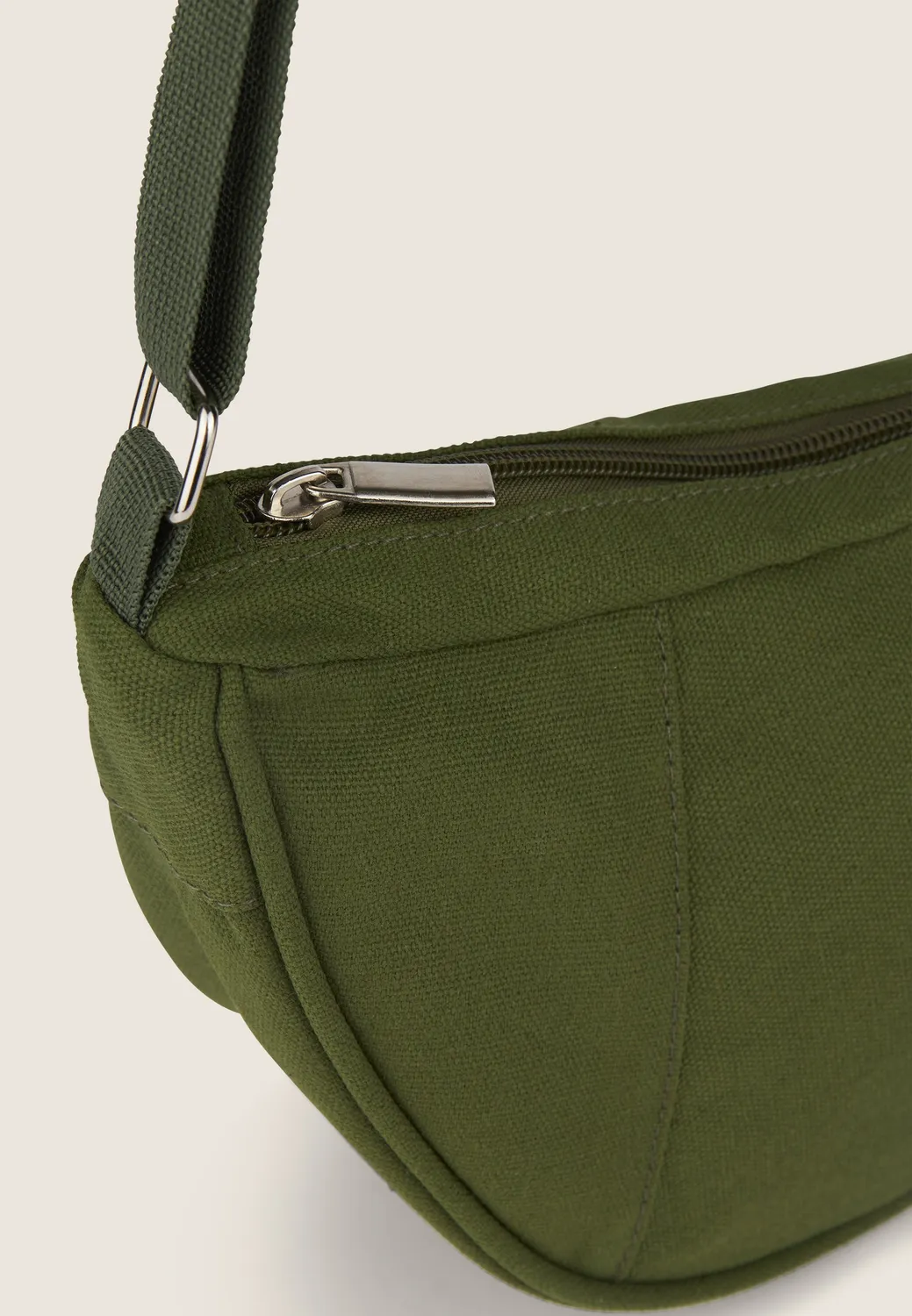 Freddy Schultertasche Canvas Halbmond Aloe Reissverschluss