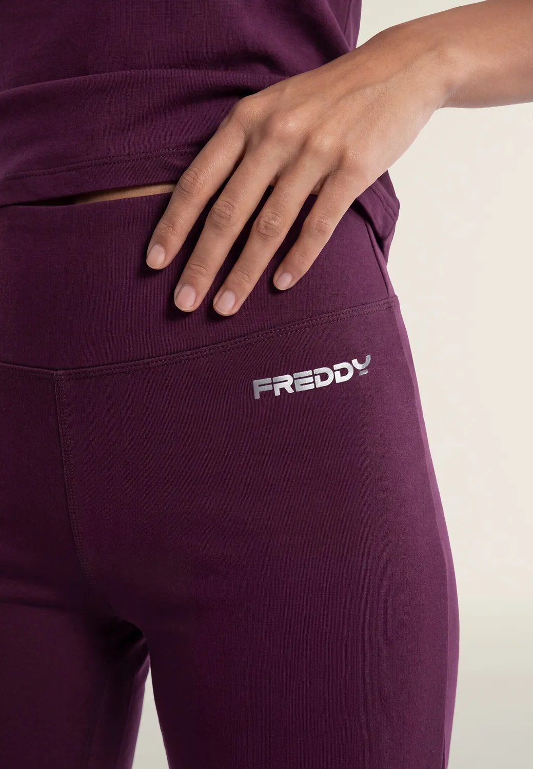 Freddy Flare Leggings Schwarz High Waist Peach-Effekt